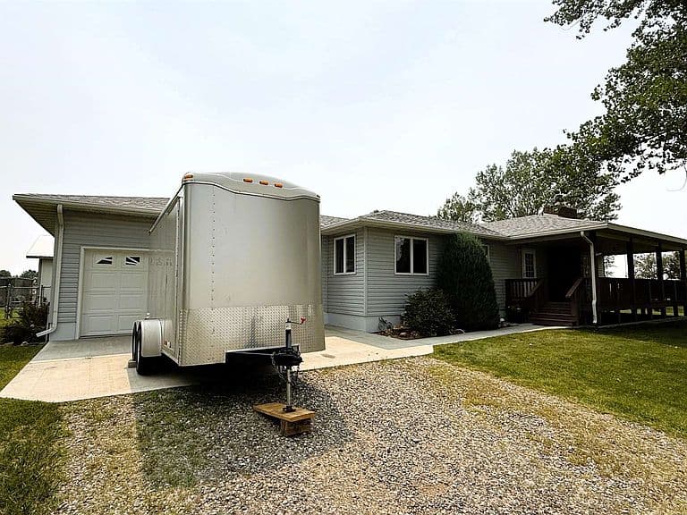 1820 Sugar Ln photo 3