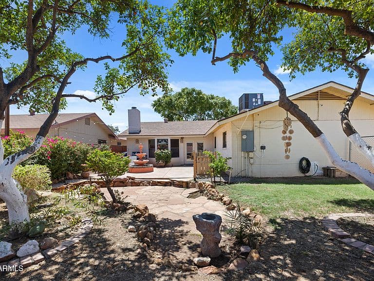 1546 E FLOWER Circle photo 3