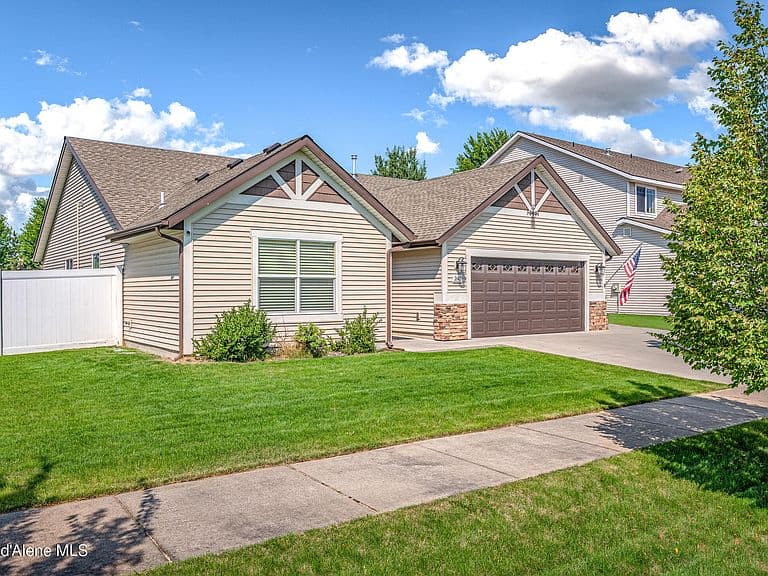 2642 E Thrush Dr photo 2