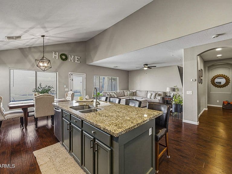 36591 W COSTA BLANCA Drive photo 4