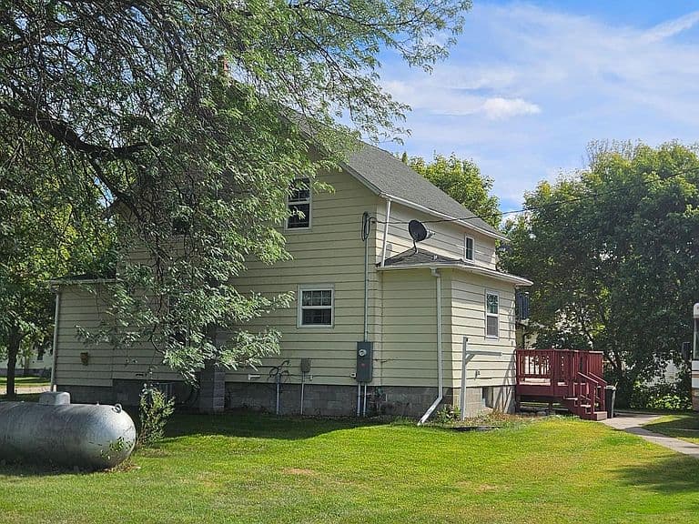 400 3rd St S photo 2