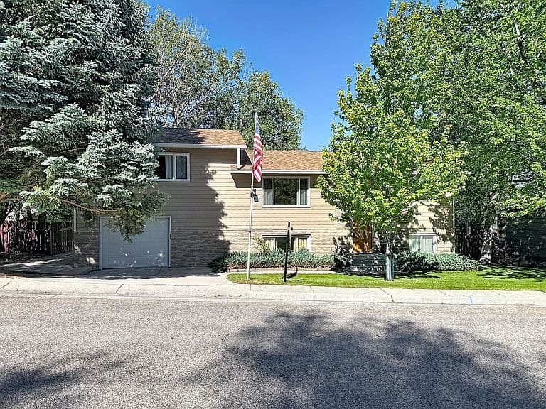 707 Circle Dr photo 1