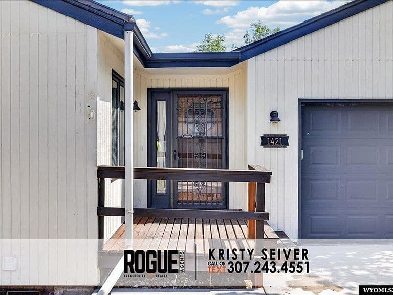 1421 Trojan Dr photo 2