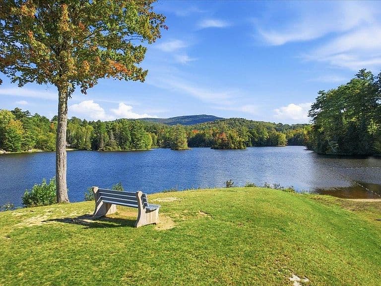 135 Lakeside Drive photo 5