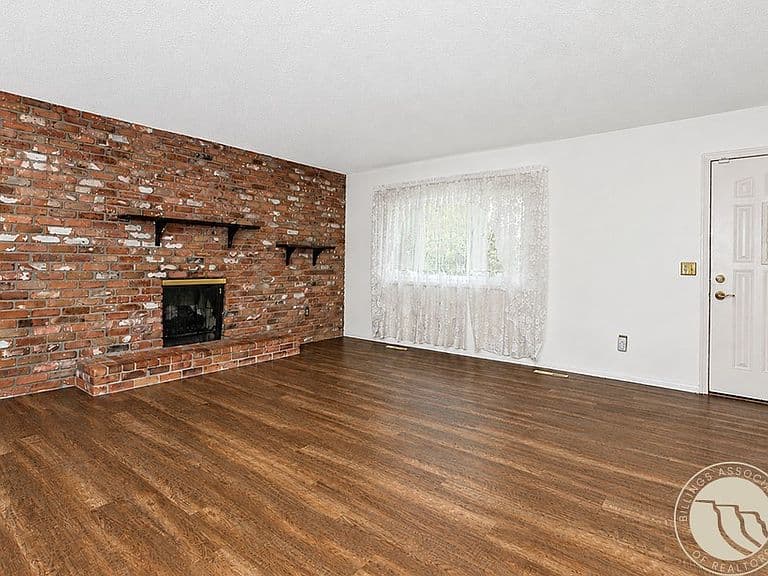 2518 Treasure Dr photo 3