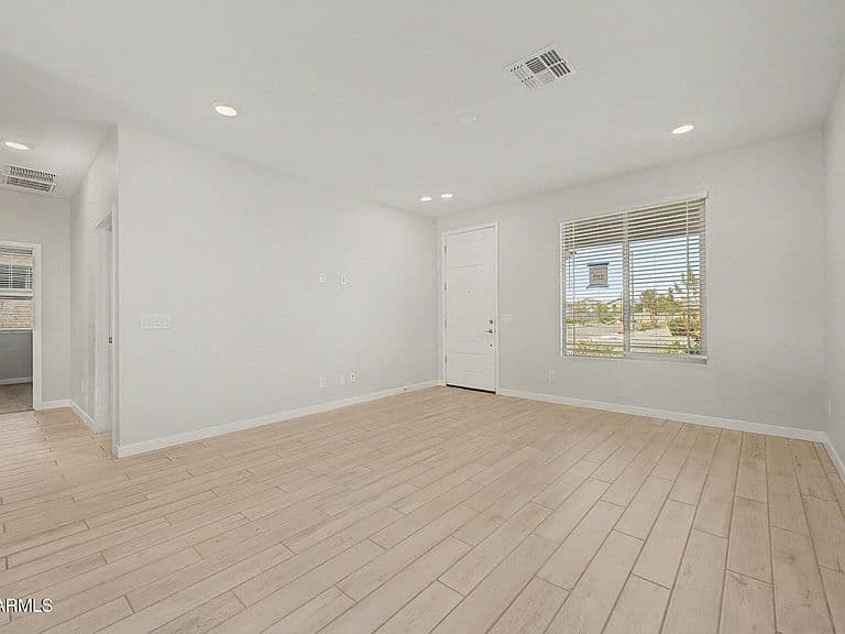 16971 W SPUR Drive photo 5