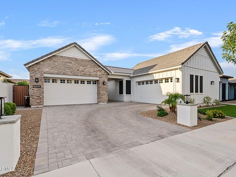 22752 E NIGHTINGALE Road photo 2