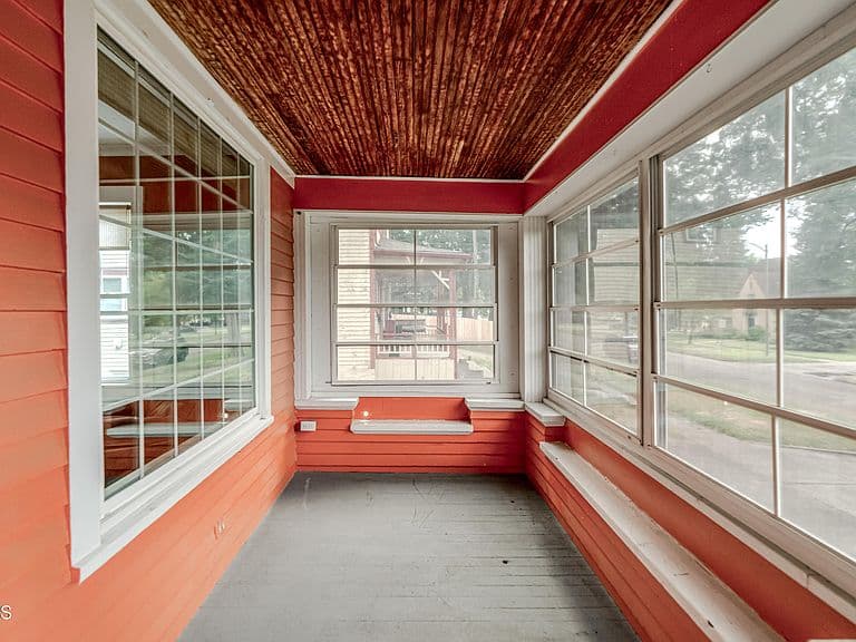304 E Avenue B photo 2