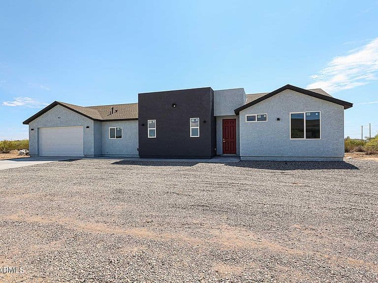 8335 S 351ST Drive photo 1