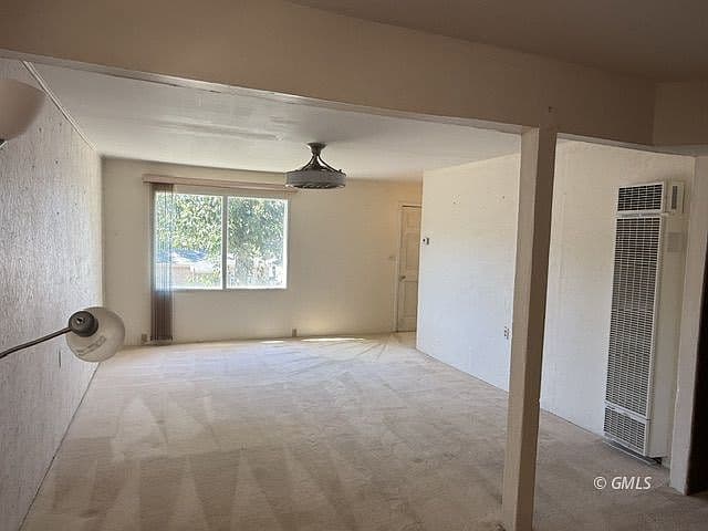 5669 S Glendale Ave photo 3