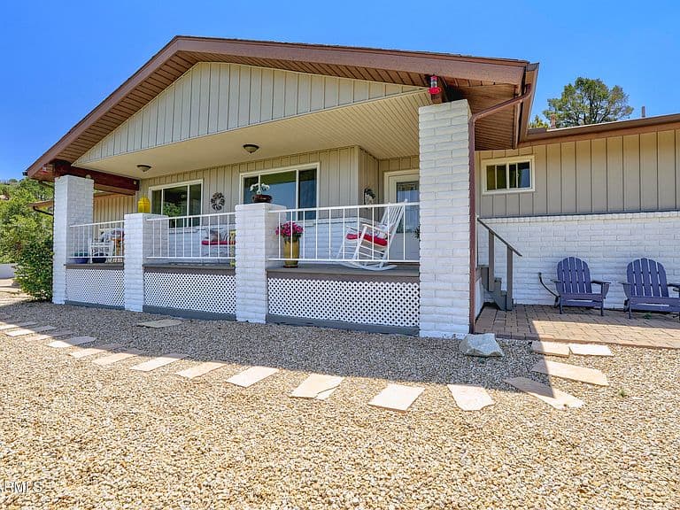 820 DEVEREAUX Drive photo 4