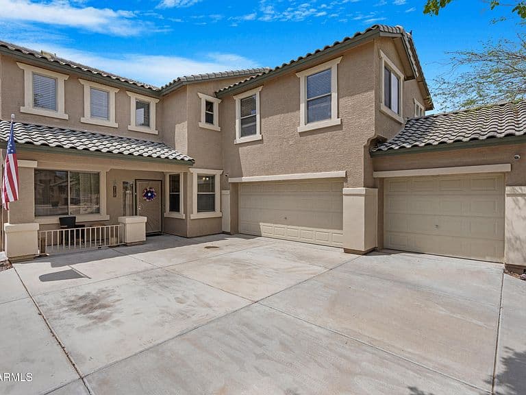13633 W LISBON Lane photo 1