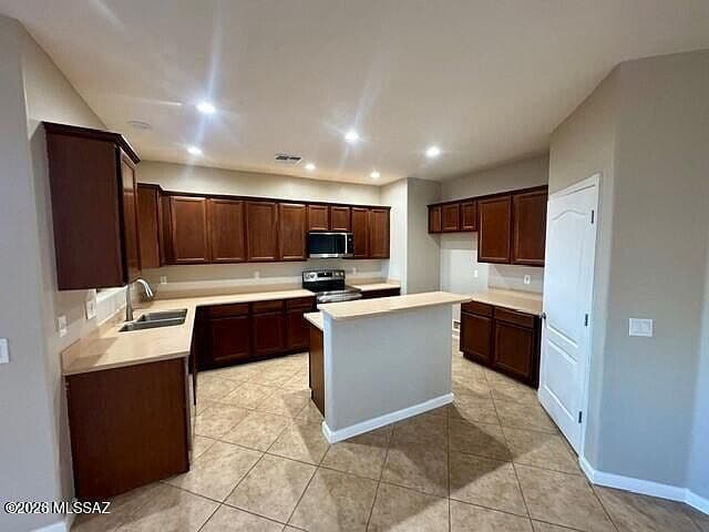 8359 N Albany Ave photo 2
