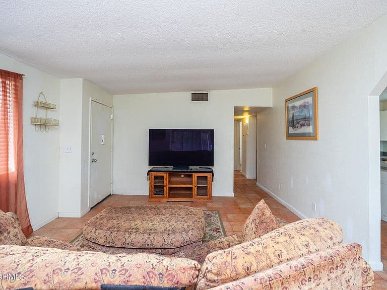 79 E Hawthorne Street photo 5