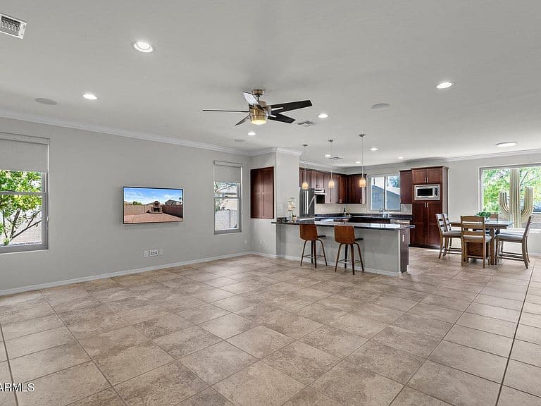 1229 E SHANGRI LA Road photo 2