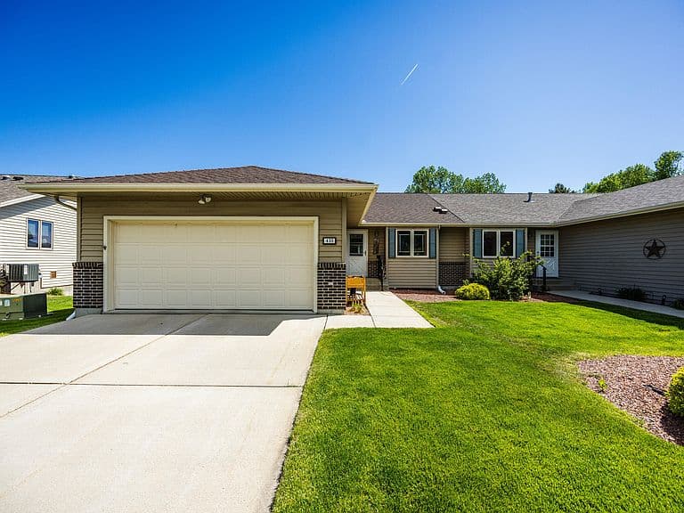 435 Falcon Ridge Dr photo 3