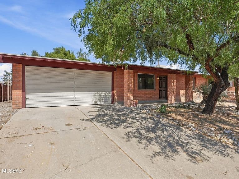 8013 E Manitoba St photo 1