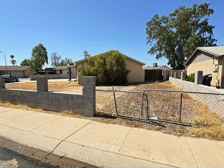 8220 W MEADOWBROOK Avenue photo 2