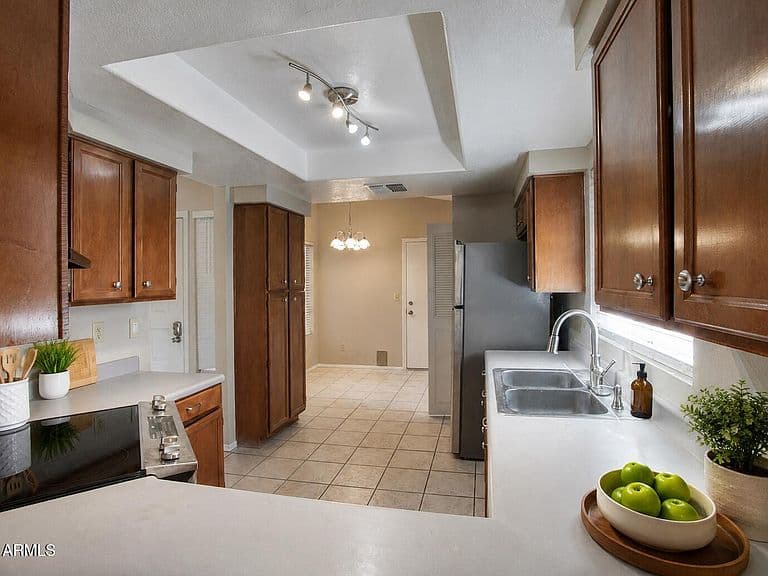 2339 W PARK Avenue photo 3