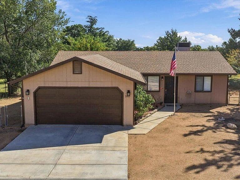 2811 N Cedar Springs Ln photo 1