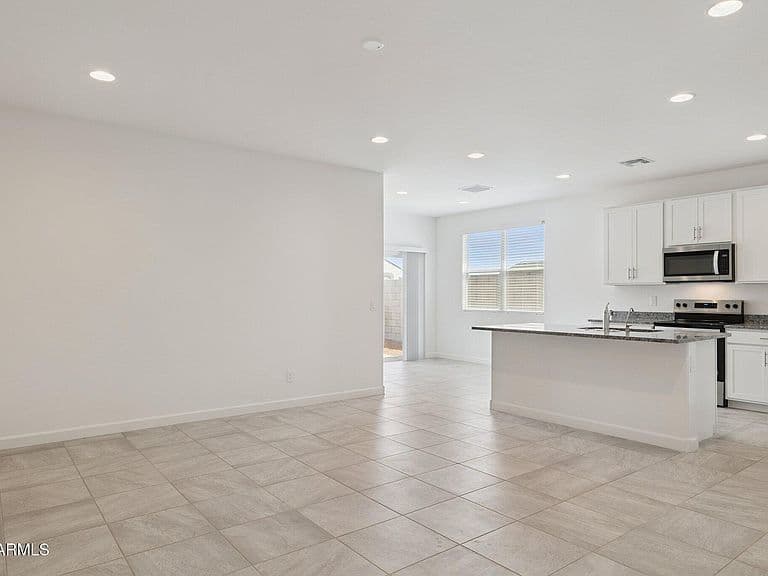 5534 E Darwin Drive photo 4