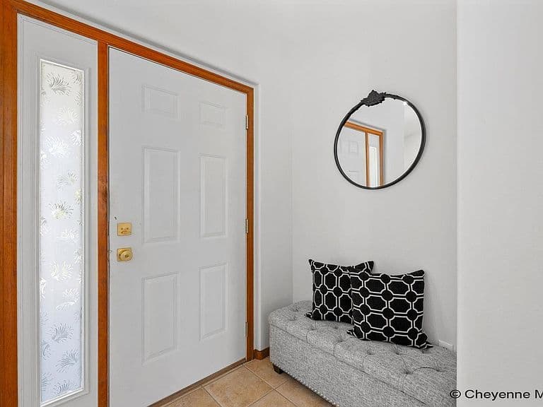 327 Cody St photo 4