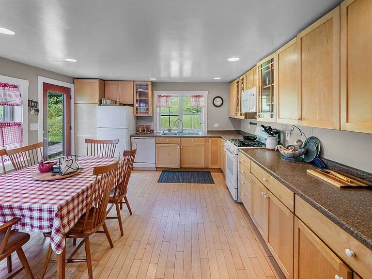 1326 Curtis Hollow Road photo 4