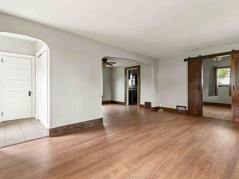 840 Elm St photo 4