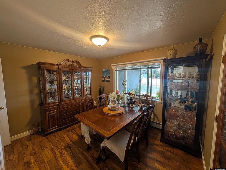 500 Upland Way photo 4