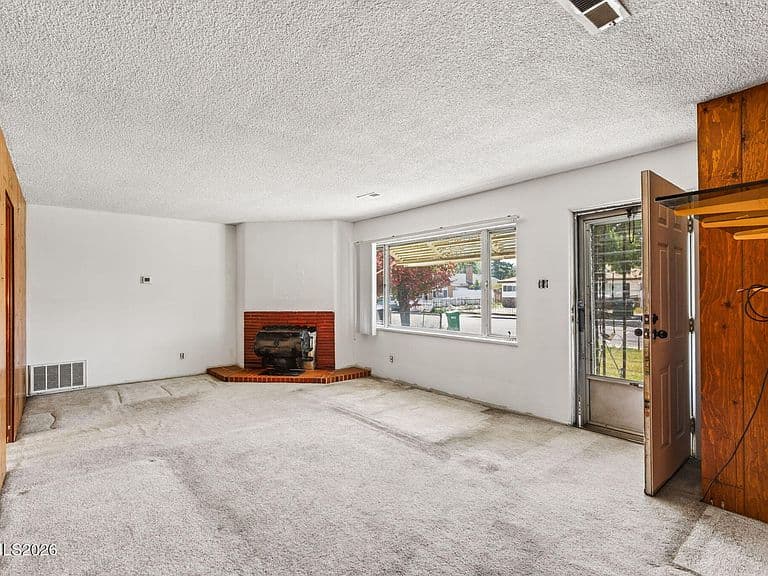 825 Capitol Hill Ave photo 3