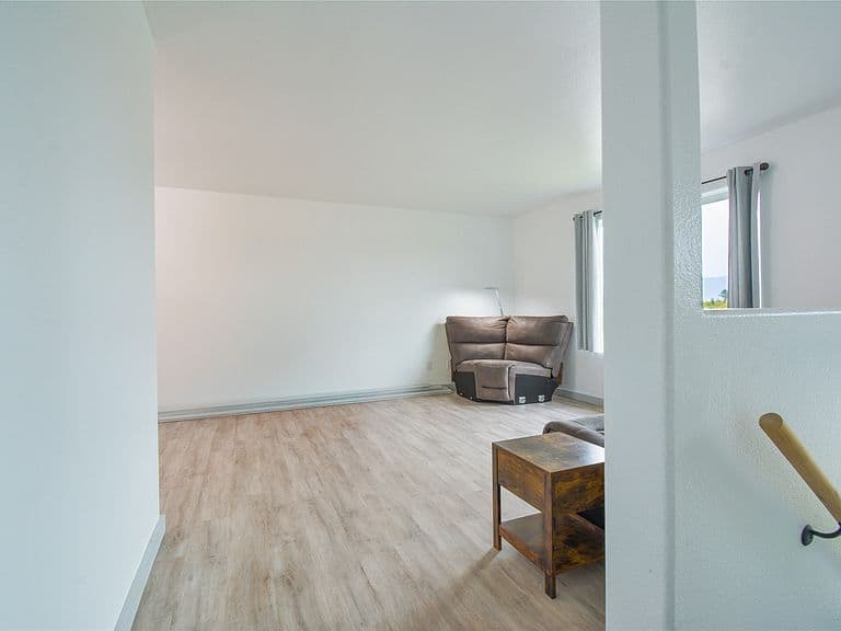 110 Denver Ave photo 5