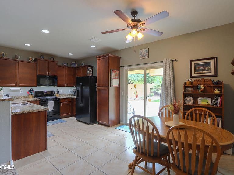 39937 W PRYOR Lane photo 3