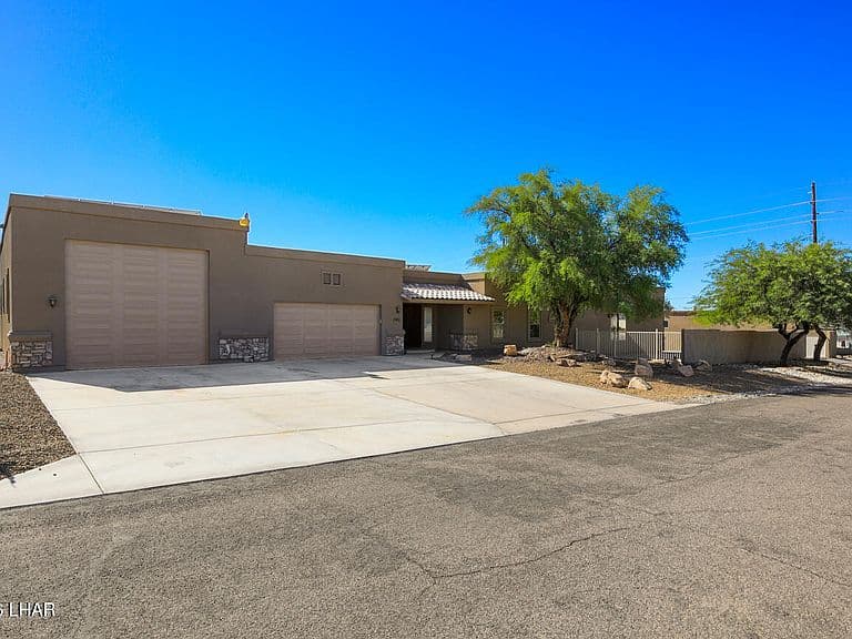 1740 Peachblossom Dr photo 1