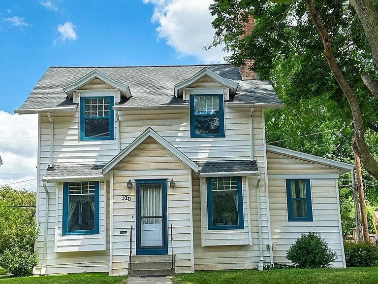 320 S Prairie Ave photo 1