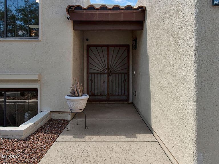 10613 N Thunder Hill Pl photo 5