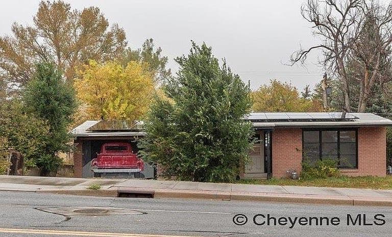 1924 E Pershing Blvd photo 1
