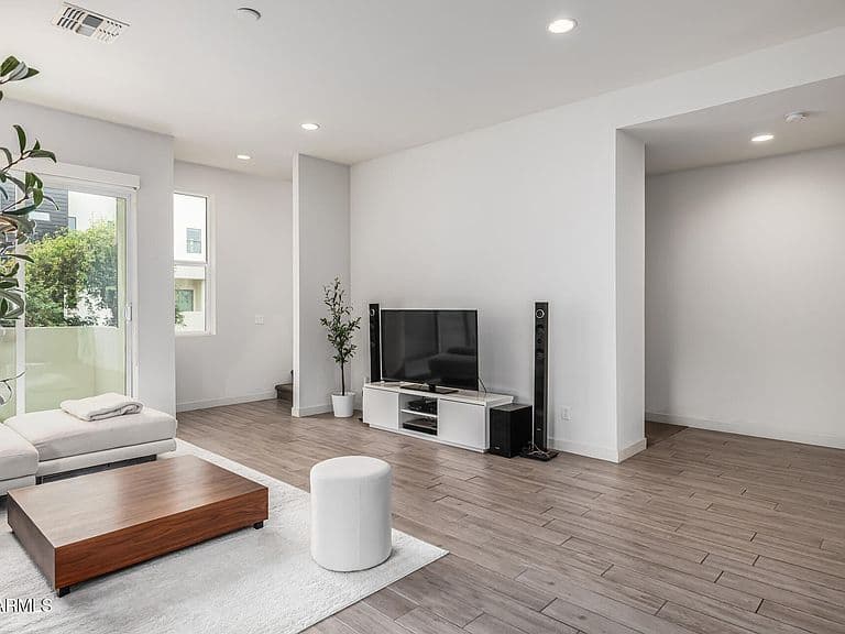 325 E Coronado Rd Unit 13 photo 5