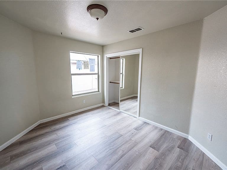 3952 E Packard Ave photo 5