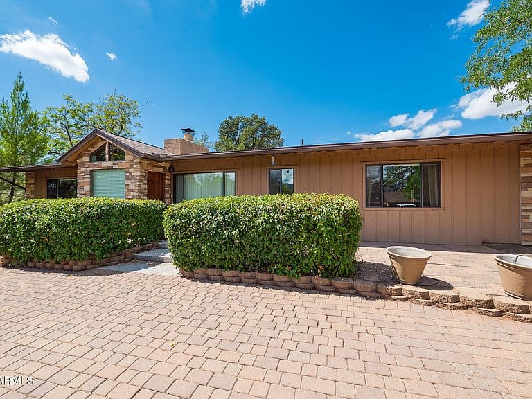55 THUNDERBIRD Drive photo 2