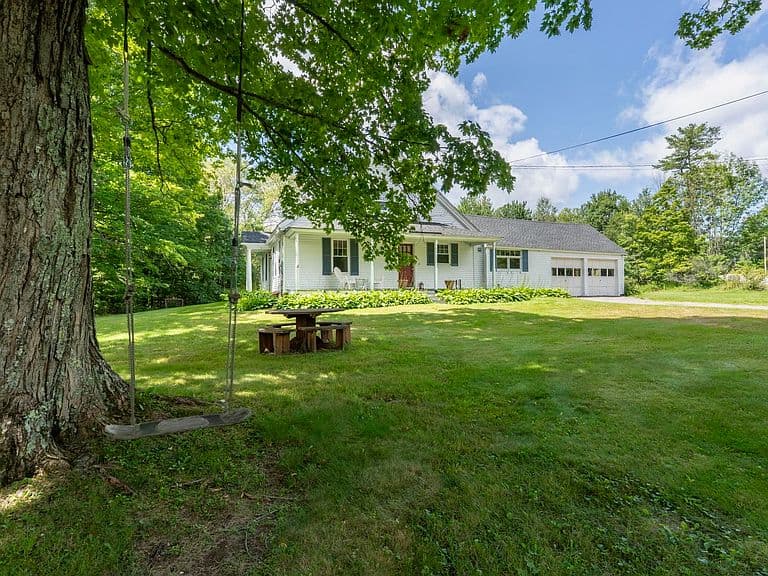 621 Bradford Road photo 5