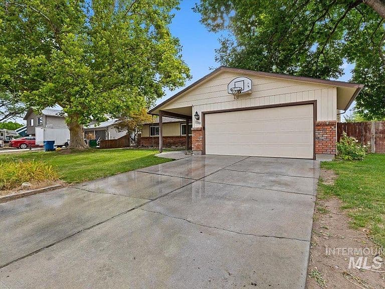 3388 N Buckboard Way photo 2