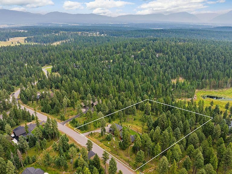 1157 Whitefish Village Dr photo 2
