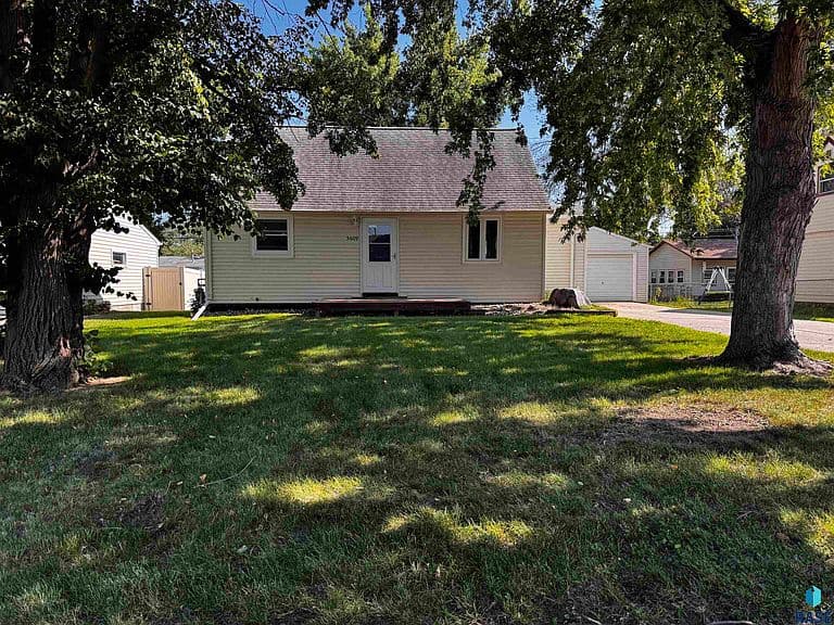 5609 W 15th St photo 1