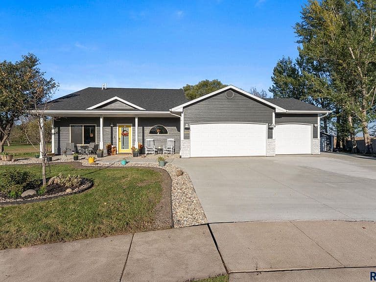 1104 Hemlock Cir photo 4