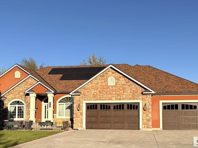 4945 Long Cove Dr photo 1