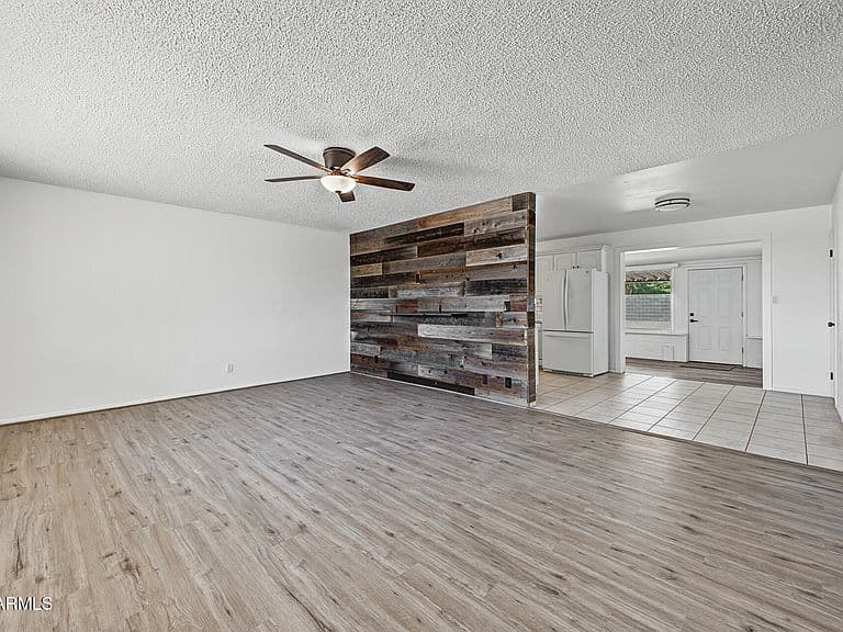 1008 E FRIAR Avenue photo 5