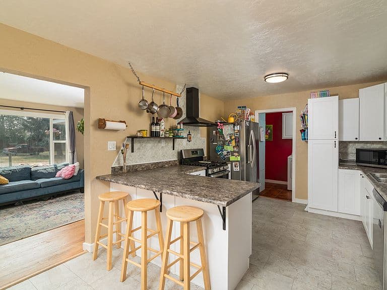204 South Ave photo 5