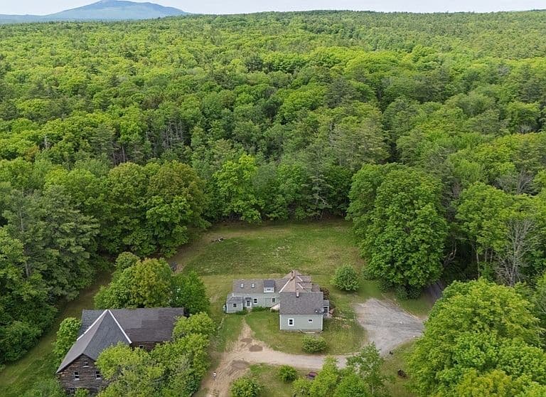 60 Robbins Rd photo 2