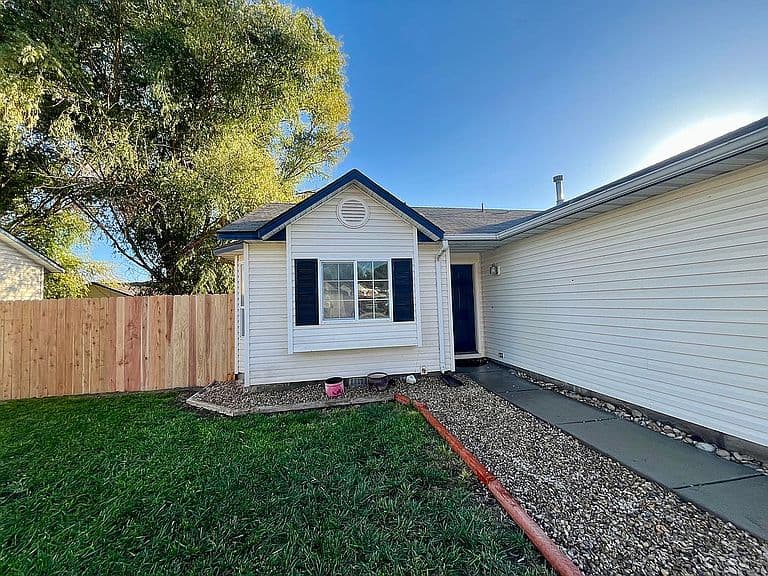 3325 E Sir Patrick Ct photo 4