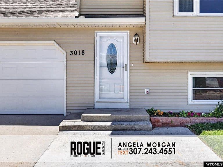 3018 Pheasant Dr photo 2